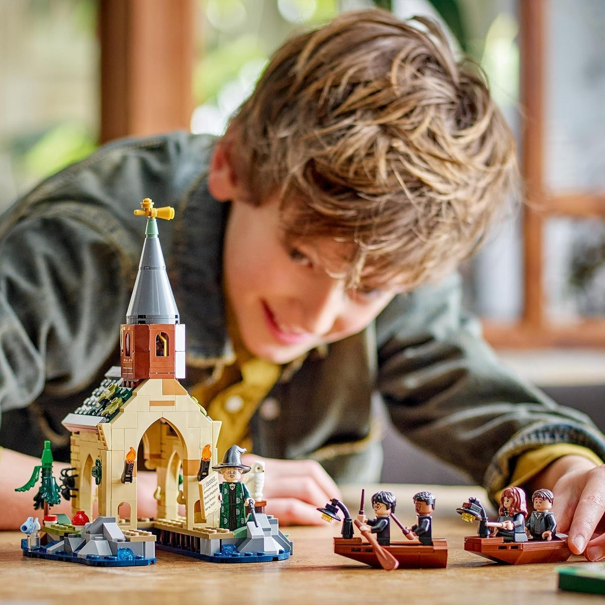 Harry Potter Hogwarts Castle Boathouse Set with 2 Boat Toys for 8 plus Year Old Kids, Girls & Boys, Includes 5 Character Minifigures and Hedwig the Owl Figure, Wizarding World Gift Idea 76426