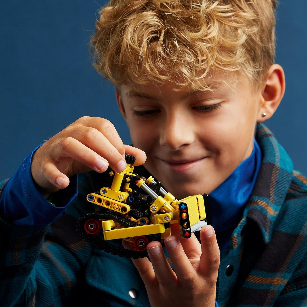 Technic Heavy-Duty Bulldozer Set, Construction Vehicle Toy for Kids, Boys and Girls with Realistic Features for Imaginative Play, Small Gift Idea 42163