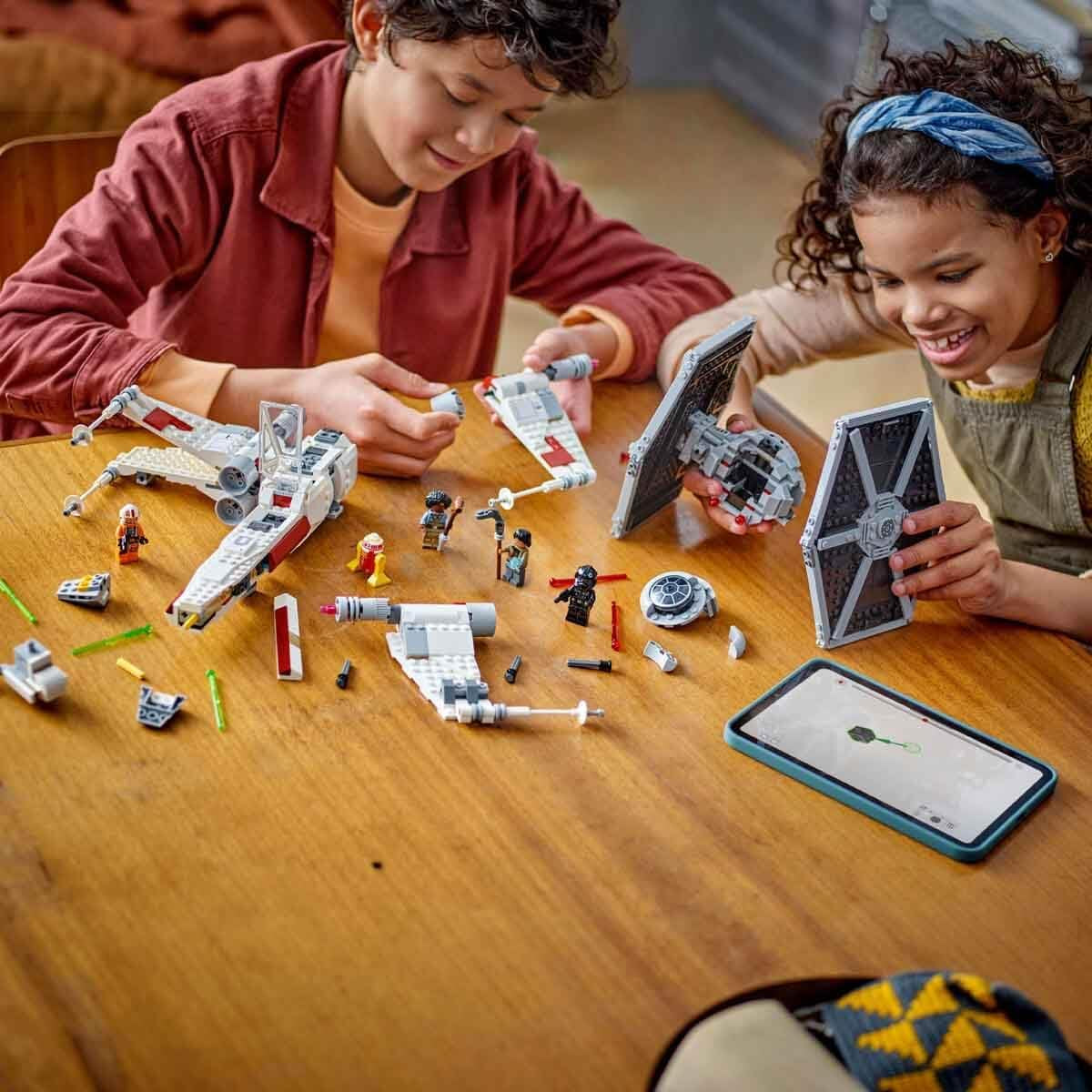 Star Wars TIE Fighter & X-Wing Mash-Up Set, Starfighter Building Toy for 9 plus Year Old Kids, Vehicles with 4 Minifigures and a Droid Figure, Creative Gift for Boys, Girls and Fans 75393