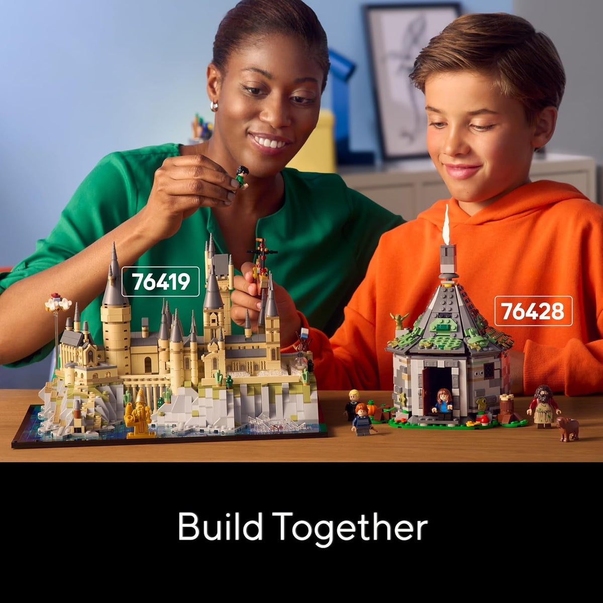 Harry Potter Hogwarts Castle and Grounds - Collectible Set for Adults Incl. Main & Astronomy Towers, Great Hall, Chamber of Secrets & Architect Minifigure - 76419