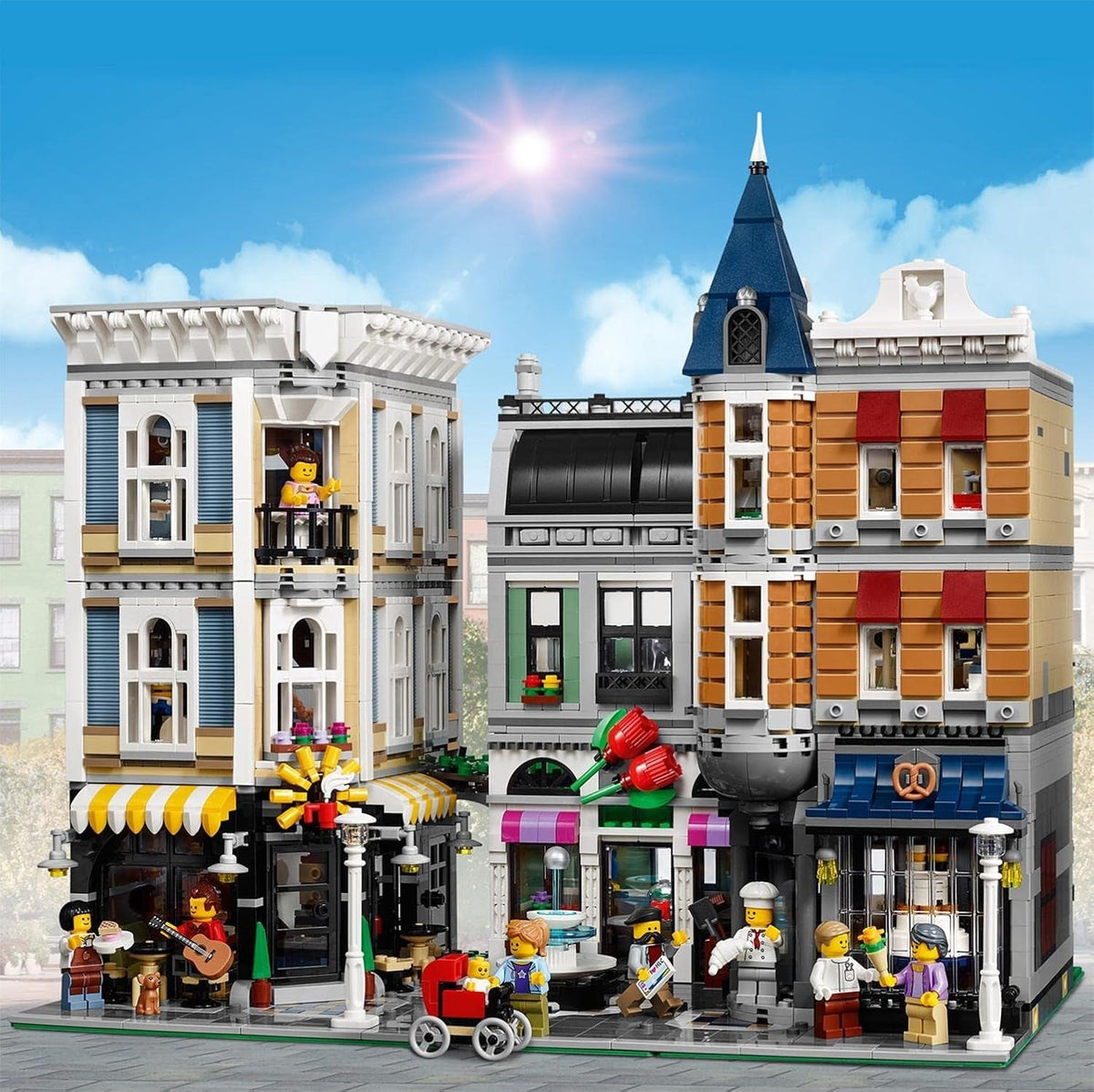 10255 Creator Assembly Square Set, Massively Modular Model Building Kit with Shops, Roof Terrace, 8 Minifigures and Much More, for Ages 16 Plus