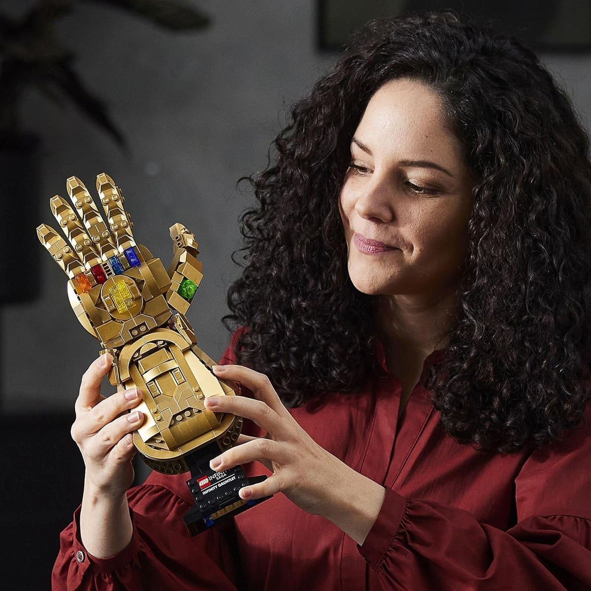 Marvel Infinity Gauntlet Building Set, Collectible Thanos Glove with Infinity Stones, Collectible Avengers Gift for Men, Women, Him, Her, Model Kits for Adults to Build 76191