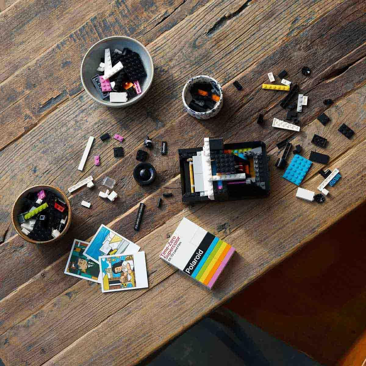 Ideas Polaroid Onestep SX-70 Camera Set for Adults, Collectible Vintage Model Kit to Build with Authentic Details, Creative Activity, Photography Gifts for Men, Women, Him, Her & Teens 21345