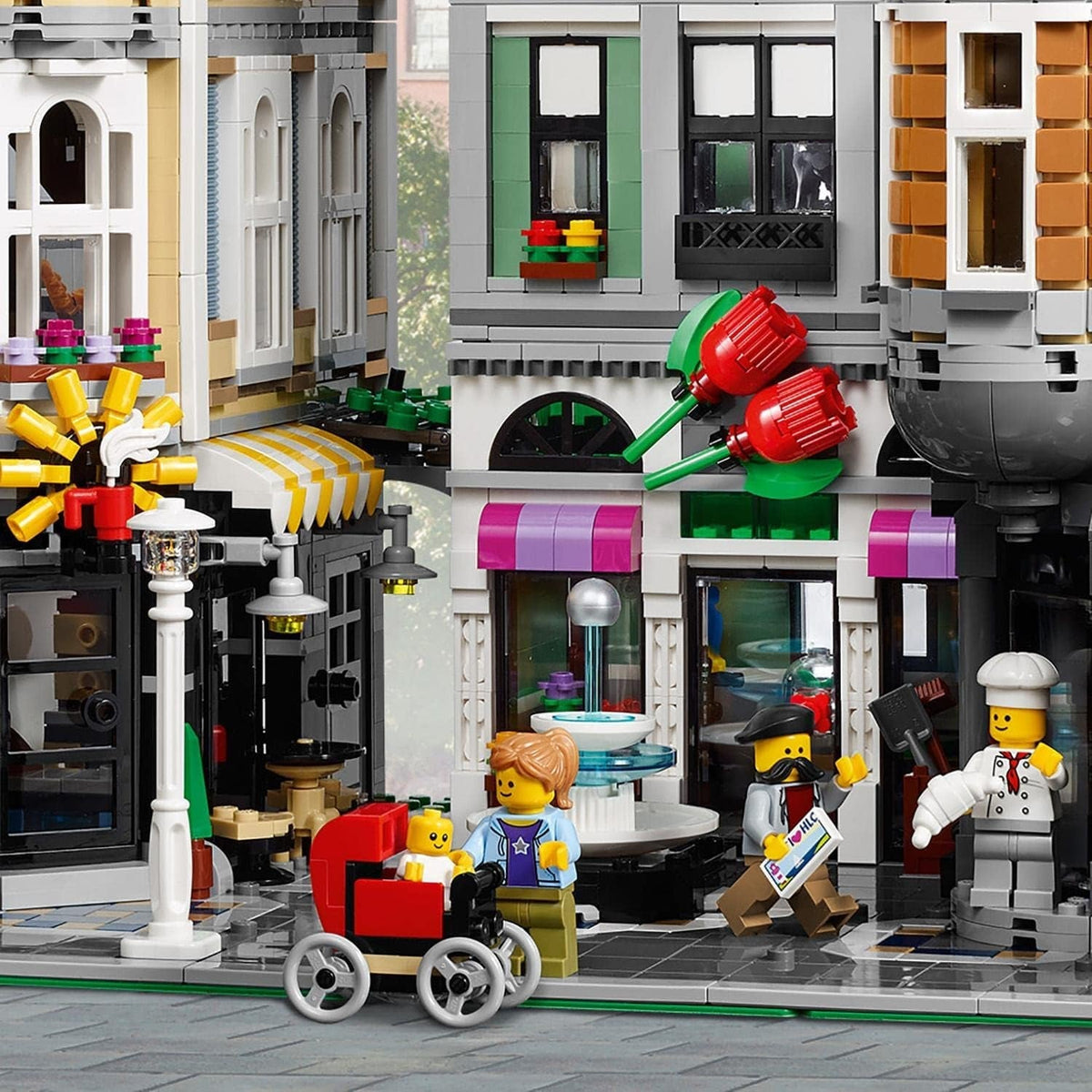 10255 Creator Assembly Square Set, Massively Modular Model Building Kit with Shops, Roof Terrace, 8 Minifigures and Much More, for Ages 16 Plus