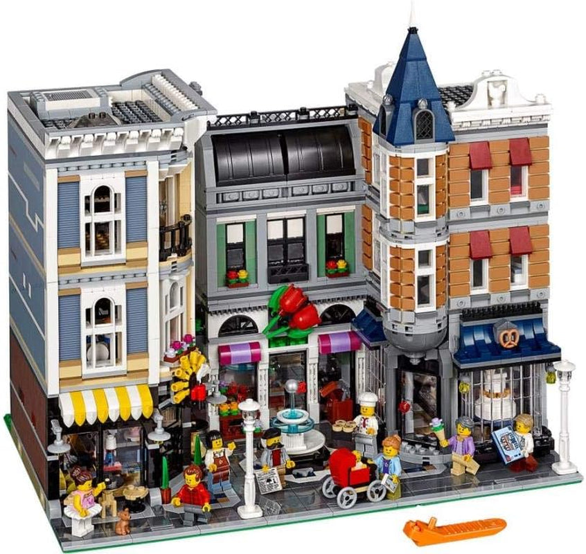 10255 Creator Assembly Square Set, Massively Modular Model Building Kit with Shops, Roof Terrace, 8 Minifigures and Much More, for Ages 16 Plus