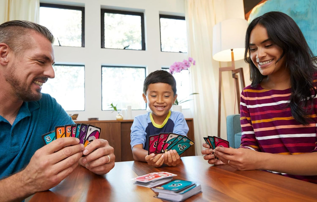 UNO FLIP! Family Card Game for Adults, Teens & Kids, Double-Sided Deck with Special Flip Card, 112 Cards, 7 Year Old and Up, ‎GDR44