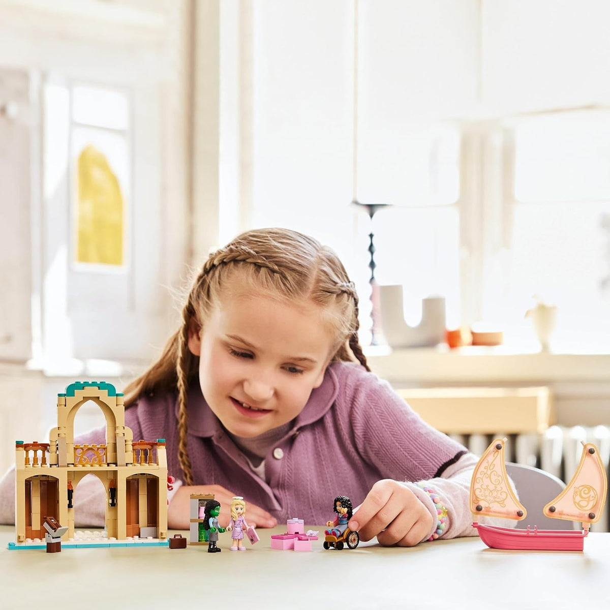 Wicked Glinda, Elphaba & Nessarose at Shiz University Building Set with Sailing Boat Toy and 3 Mini-Doll Figures, Movie Gift for 7 plus Year Old Girls & Boys Who Love Doll’S House Playsets 75681
